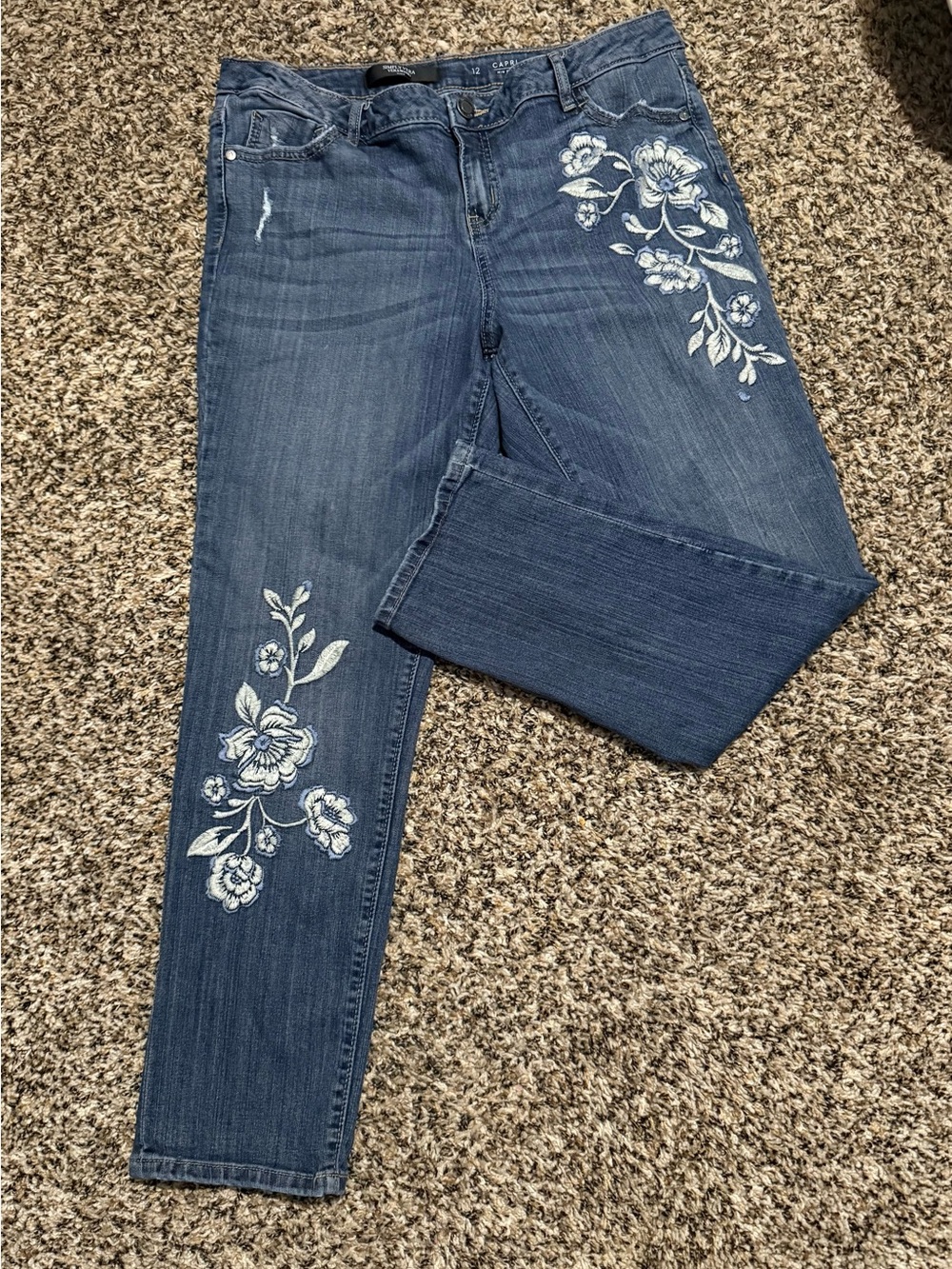 Vera Wang Blue Straight Leg Jeans with White Floral Embroidery